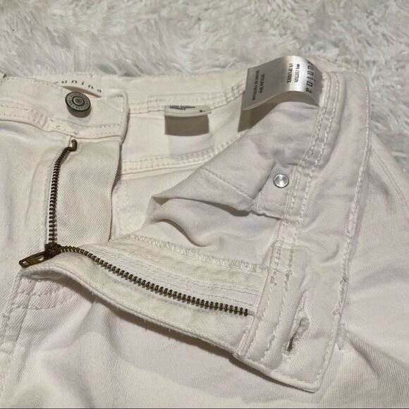 Eunina Riley Distressed Mid Thigh Mid Rise Jean Short in White Large NWT - Picture 5 of 8